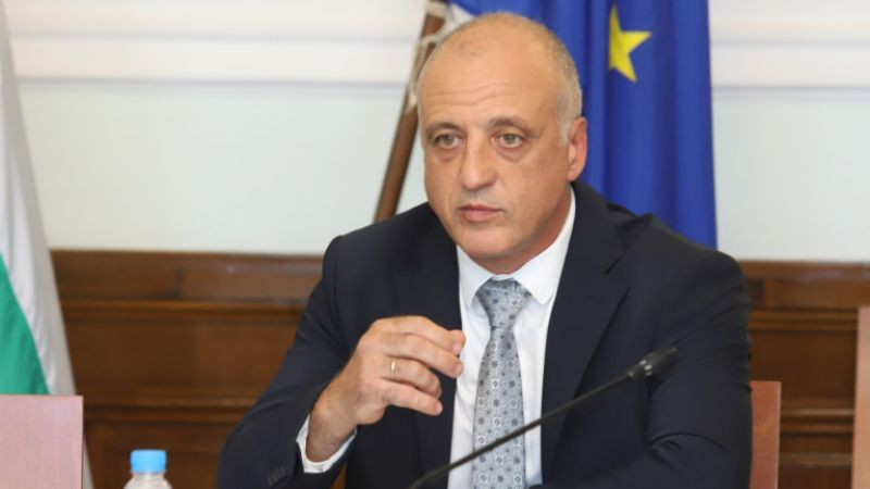 Емил Тонев: Ако президентът и МС не приемат оставката ми, ще си остана на поста